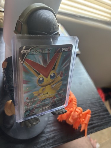 Victini v 072/070S5R: Rapid Strike Master Holo (Japanese)