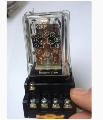 1PC NEW   Relay MK2KP 24VDC with seat son PF113A 65 *kk