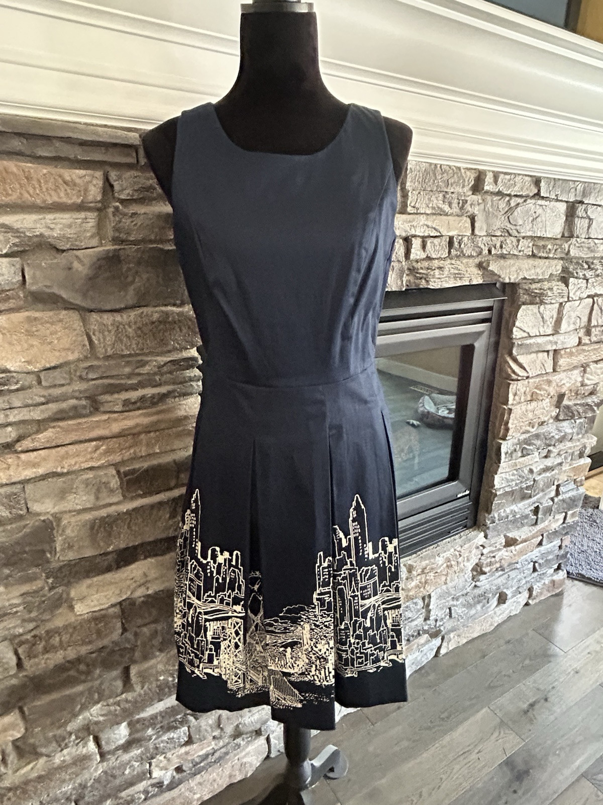 Tommy Hilfiger Navy Blue City Skyline Dress Women's Size 6 Casual Chic Style