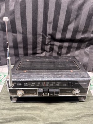 Vintage Realistic FM-AM Auto Autoportable Radio ARS Model 12-677 Tested Working