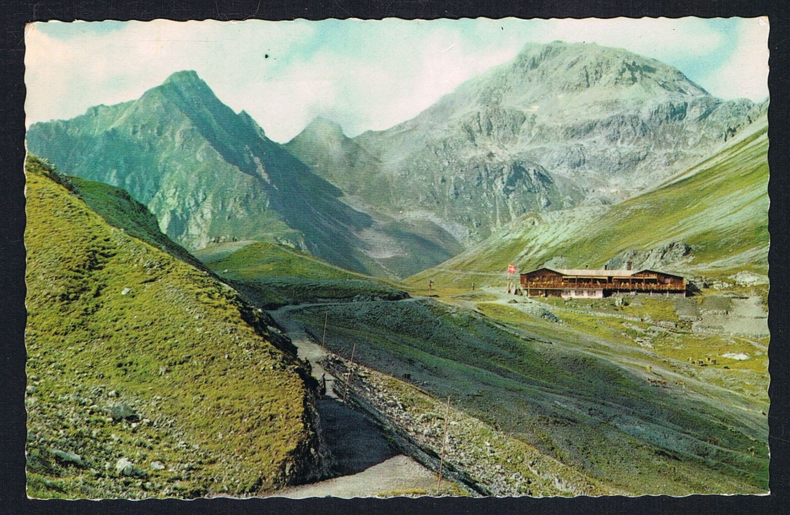 1 AK Ansichtskarte Davos Berghaus Strelapass mit Haupterkopf u. Weißfluh Schweiz