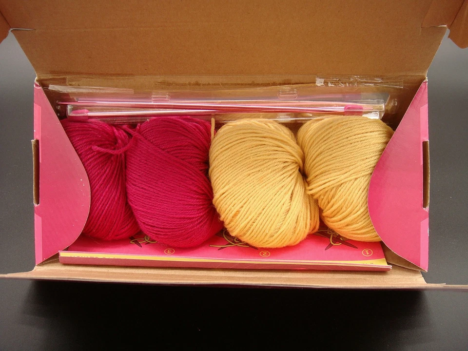 Kit de tejido de paquete vintage hace calentadores de piernas ajustados o bufanda nuevo en caja Foto 3 de 3