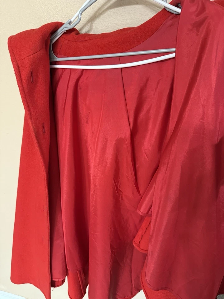 Capa vermelha vintage Ms Freddi - Imagem 4 de 4