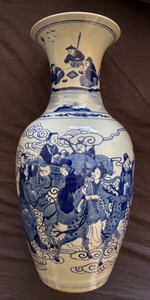 Beautiful antique Chinese blue white kangxi mark porcelain vase