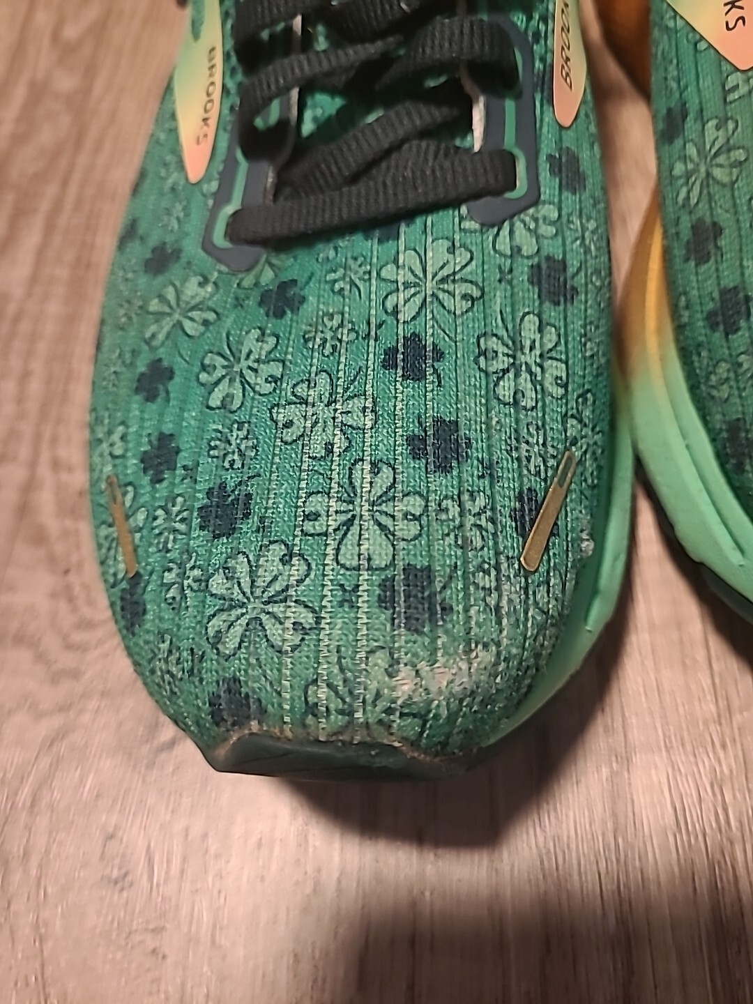 Brooks Running Shoes Women's 8.5 Ghost 14 Run Lucky Sneaker Road