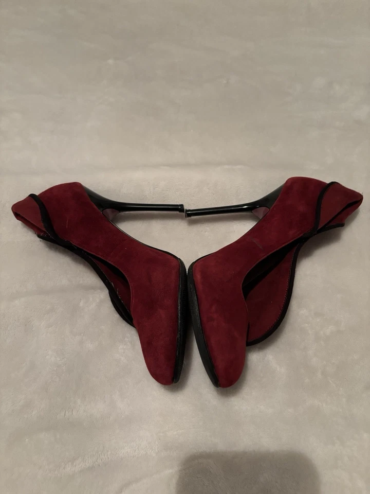 Vintage Classic Paris Hilton High Heels Red Black Size 6 w/Rose On The Side - Image 2 of 4