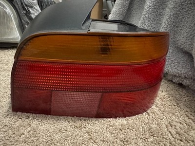 BMW E39 5-Series Passengers Right Rear Tail Light Brake Lamp 1996-2000 OEM