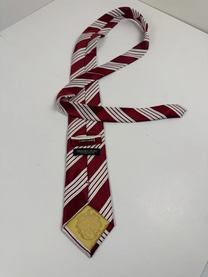 Corbata roja Donald J. Trump Signature Collection a rayas 60" barra dorada seda Foto 2 de 3