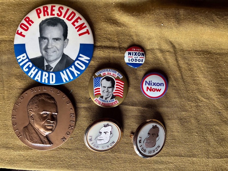 GREAT GROUP OF RICHARD NIXON ITEMS: 1 MEDAL, 2~TIE TACKS, & 4 ASST. BUTTONS~NICE