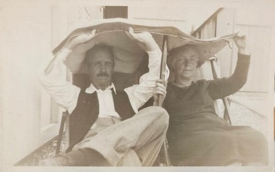  Vintage 1932 Original Photograph Postcard   Couple at the Beach, Bognor
