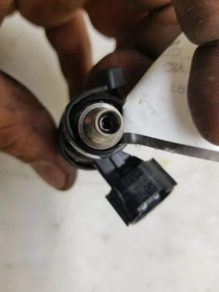 INYECTOR DE COMBUSTIBLE 13 14 15 16 SCION FR-S 2,0 L Foto 3 de 4