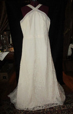 Galina Woman / Davids Bridal Size 22W Embroidered Lace Wedding Dress Sleeveless