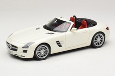 Mercedes SLS AMG Roadster Mystic White II Minichamps 1:18 | B66960079