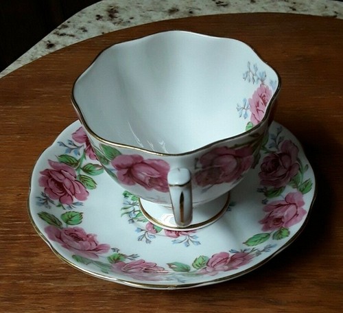 QUEEN ANNE LADY ALEXANDER ROSE PINK/GREEN BONE CHINA CUP & SAUCER EXCEL COND - Picture 3 of 5