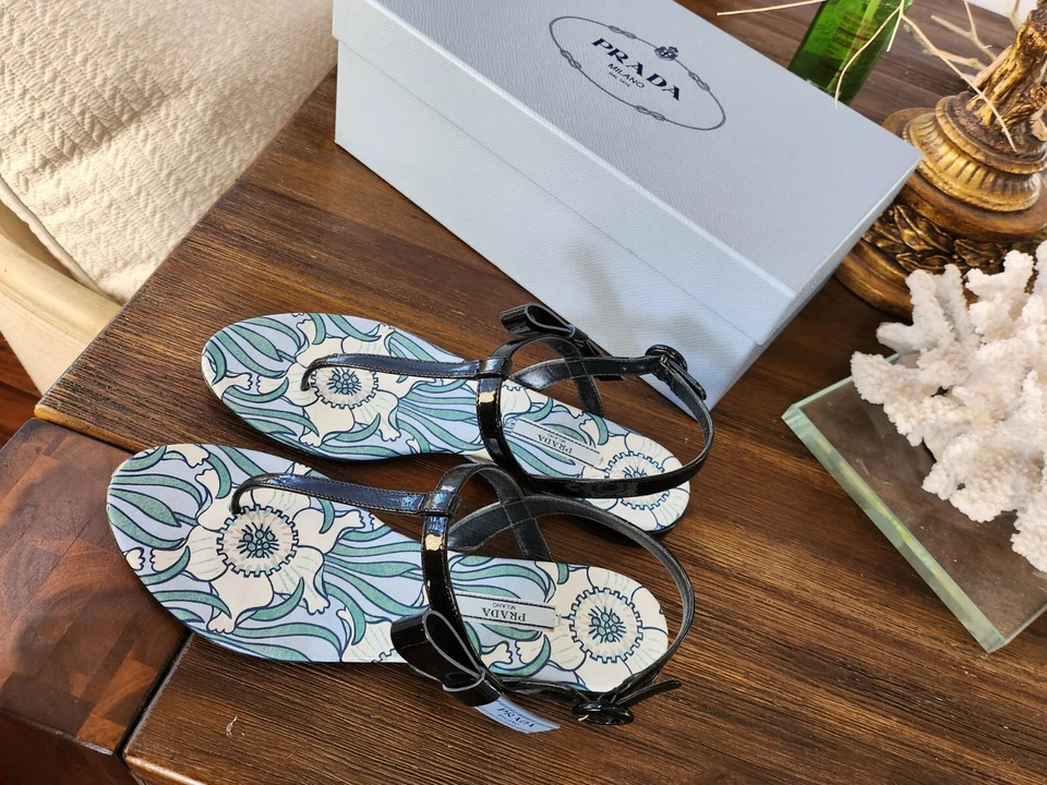 RARE 🔥 PRADA Calzature Donna "Nero" Black Patent Leather Sandals 38.5 ITALY - Image 3 of 4