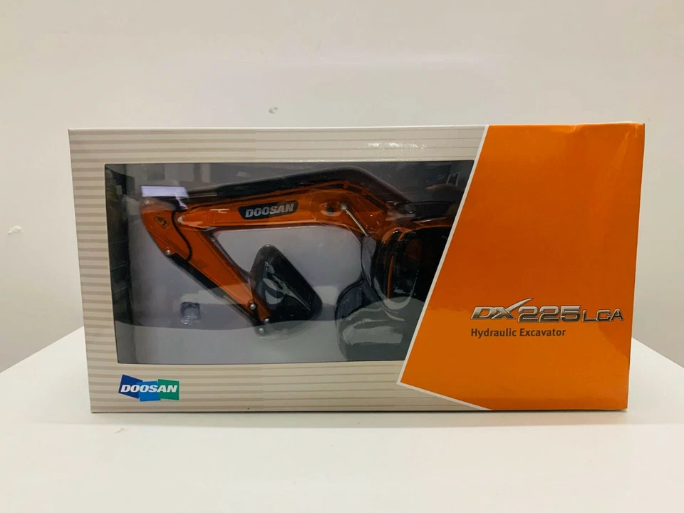 Doosan DX225LCA Hydraulic Excavator 1/40 Scale DieCast Model New in Original Box - Image 3 of 4