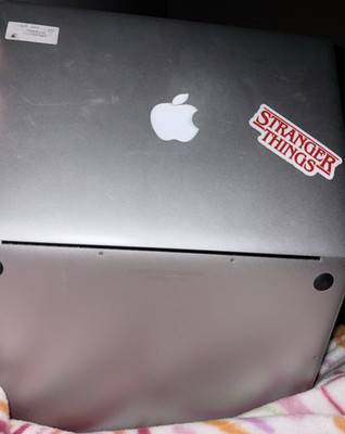 Apple MacBook Air 13in 8GB Silver macOS Monterey CHARGER INCLUDED