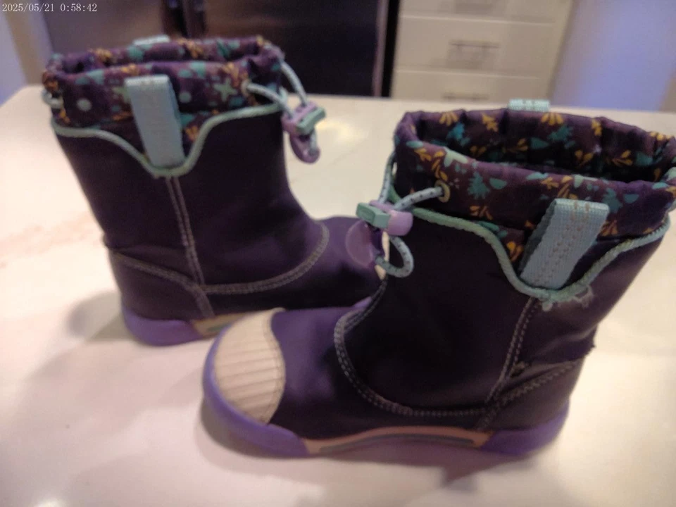 Botas impermeables Keen Encanto azul marino para niña talla 9 ¡casi perfectas lindas! Foto 2 de 4