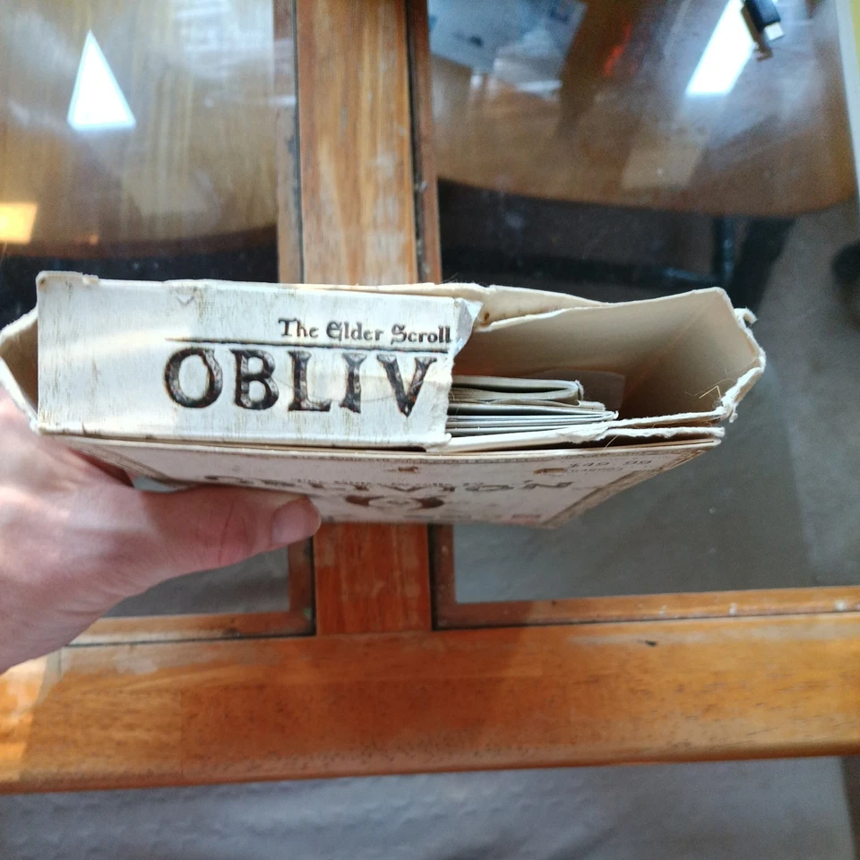 Elder Scrolls IV Oblivion PC 2006 CIB Complete w/ Map and Manual Big Box - Image 2 of 4