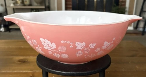 Pyrex Pink Gooseberry Cinderella Mixing Bowl 444 4QT