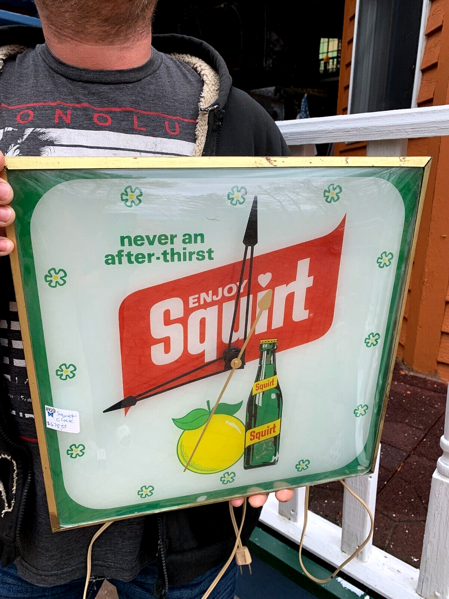 Squirt ヴィンテージ掛け時計です。 Vintage Early Squirt lighted Clock Soda Pop Sign Glass front 15