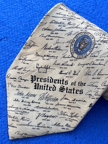 Corbata de seda con diseño de firma del presidente de los Estados Unidos ARTEFACTOS DE MUSEO - Imagen 2 de 17