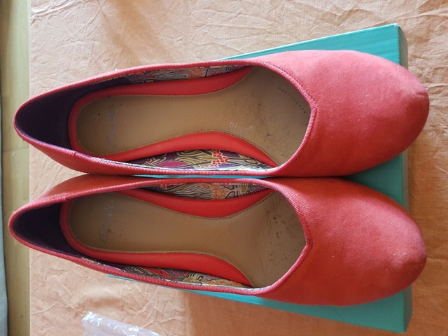 clarks chorus voice orange