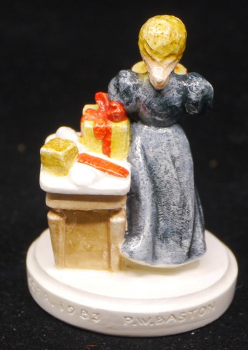 1983 SEBASTIAN MINIATURES FIGURINE, HAPPY BIRTHDAY TO YOU, CAKE, PRESENTS - Picture 3 of 5