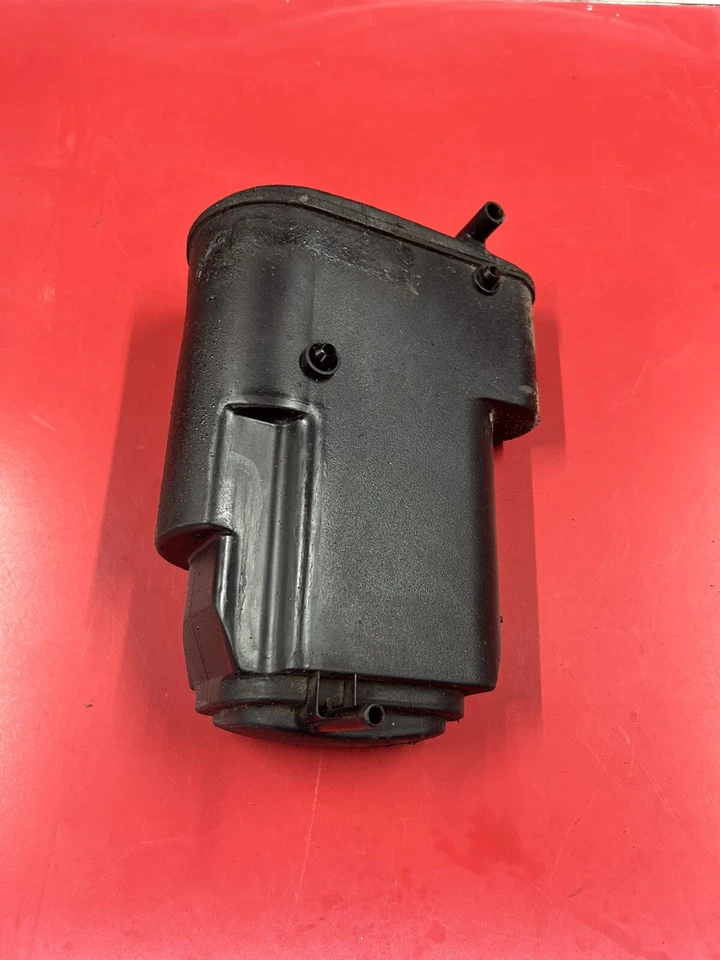 Bote de vapor de combustible filtro de carbono Volkswagen Transporter T4 7D0201801 VW Foto 2 de 4