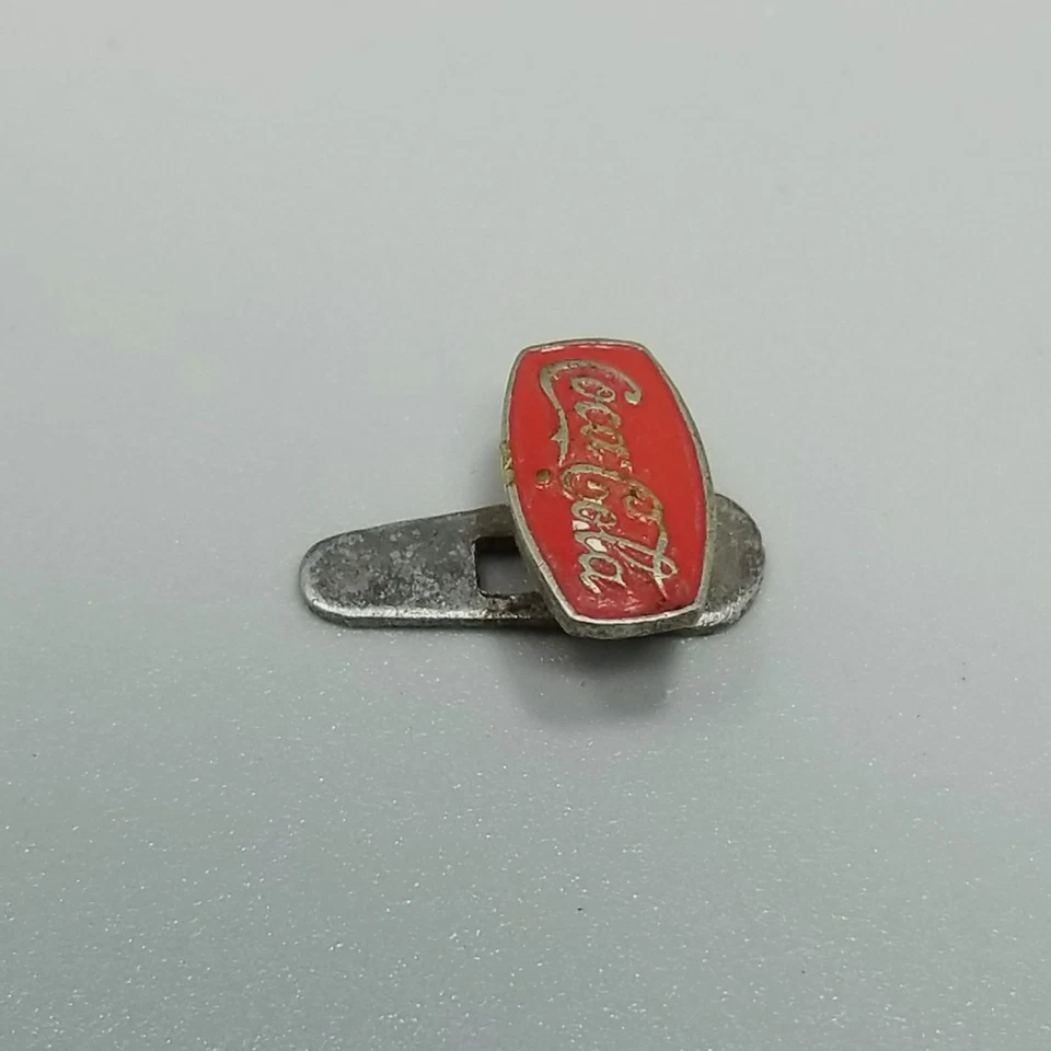 Botón Solapa Coca Cola Vintage Esmalte Rojo Tono Plata Logo Foto 3 de 4