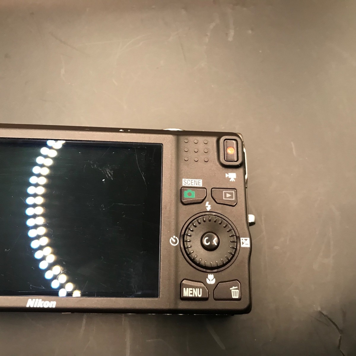 【美品・完動品】Nikon Coolpix S6200 シルバー Nikon COOLPIX S6200 16.0MP Digital Camera 10 x Optical Zoom Silver