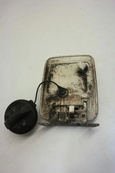 2003 2004 2005 2006 Cadillac CTS Fuel Filler Door White - Image 3 of 4