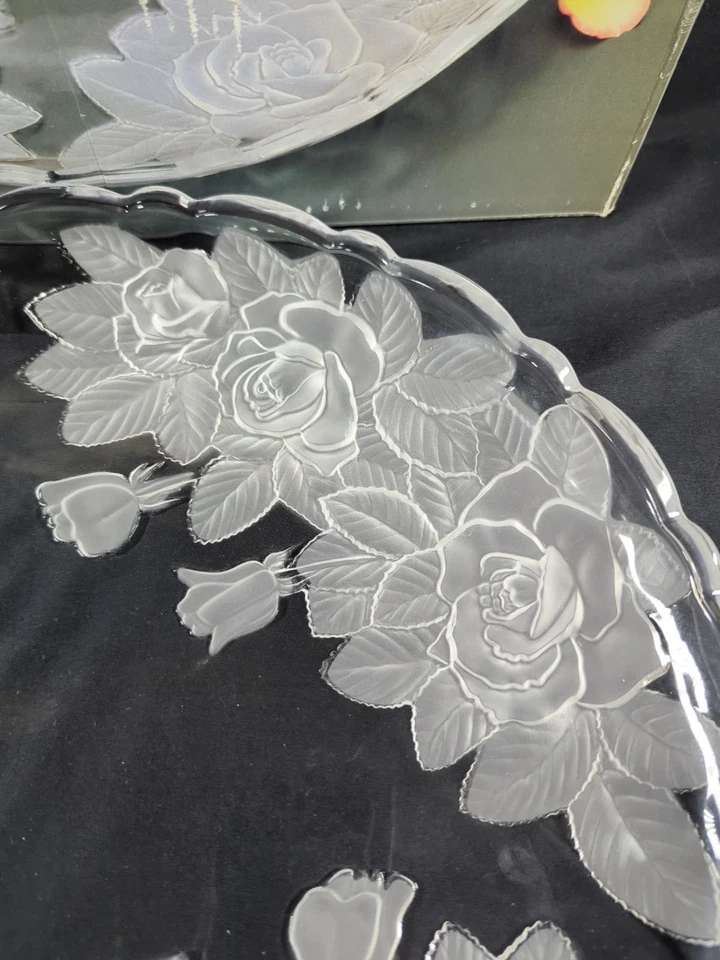 Plato de servir vintage Studio Nova Winter Rose redondo de cristal grueso con caja Foto 4 de 4