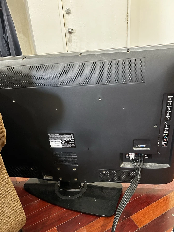 Philips LCD TV with Pixel Precise HD - Image 3 of 4