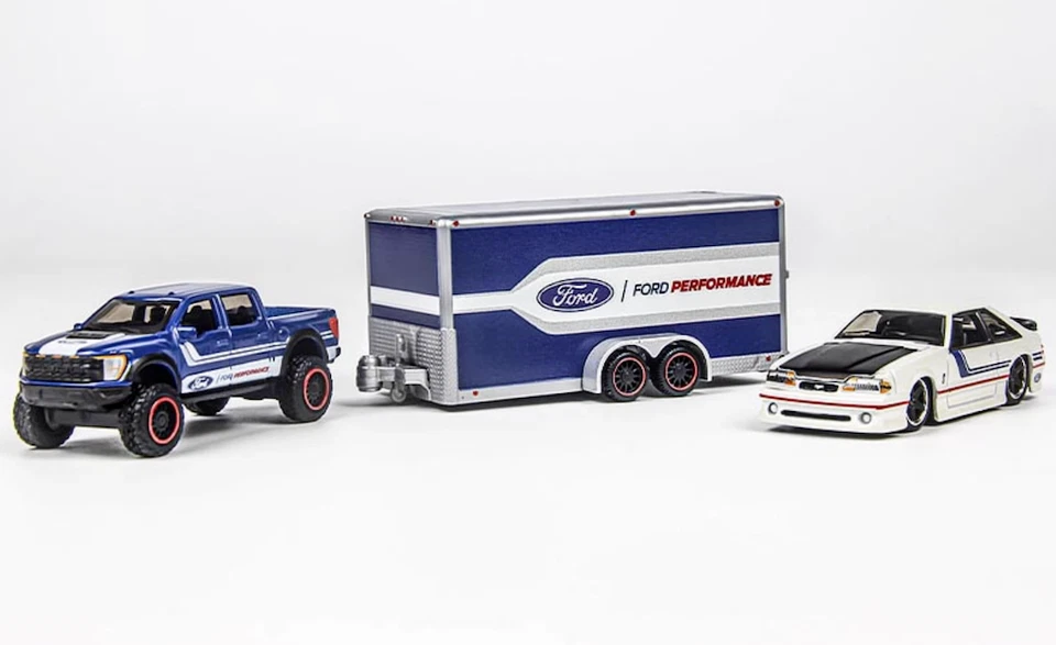 Maisto 1:64 2021 Ford F150 Raptor Trailer 1993 SVT Cobra Diecast Model Car - Image 4 of 4