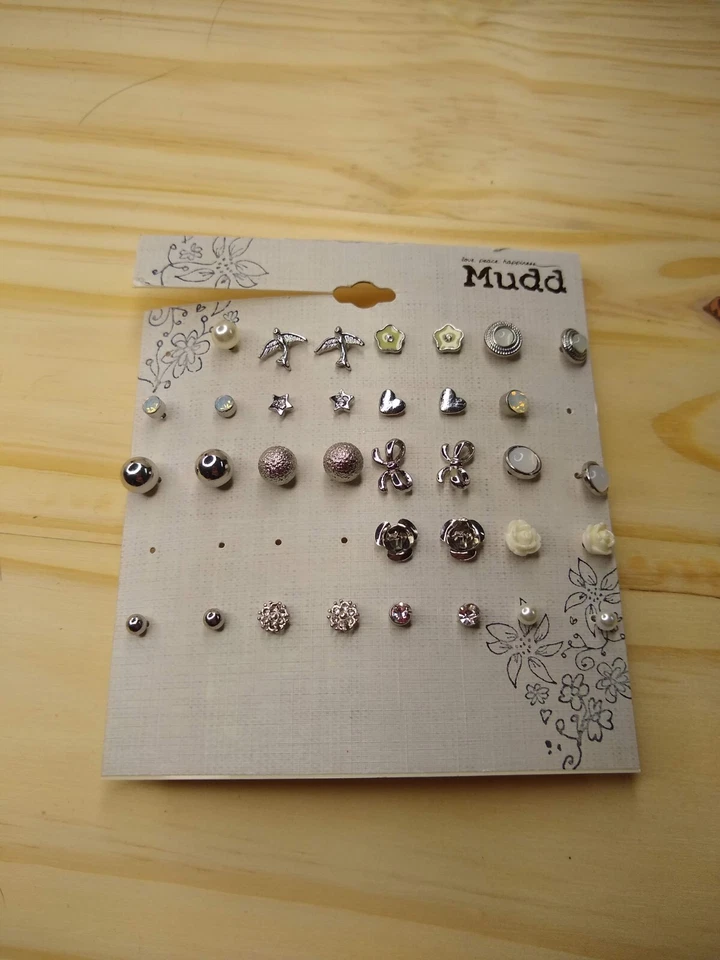 16 pares de aretes Mudd en tono plata Foto 2 de 4