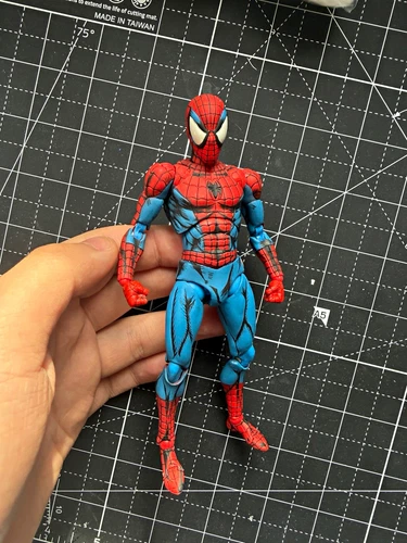 Custom CT Mafex Spiderman bundle - product listing photo