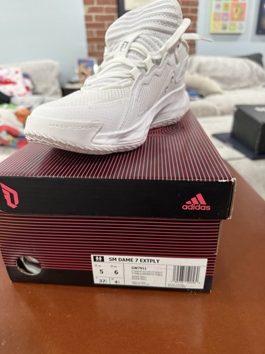 SM DAME EXTPLY Women’s Basketball Shoes - Picture 4 of 5
