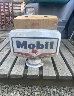 Vintage Mobil Mobiloil Glass Porcelain Petrol Oil Pump Globe