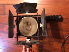 Lowel Omni Light With Bulb, Barn Doors, Screen, and Power Cord w/Switch