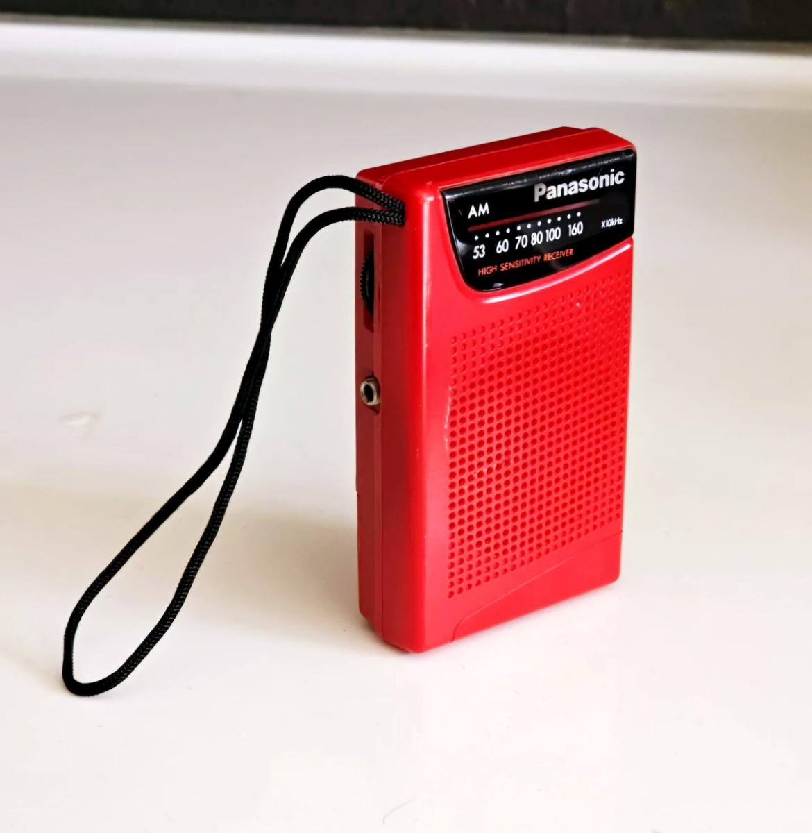 Super Rare Pocket Panasonic R-1105 Portable AM High-Sens Radio