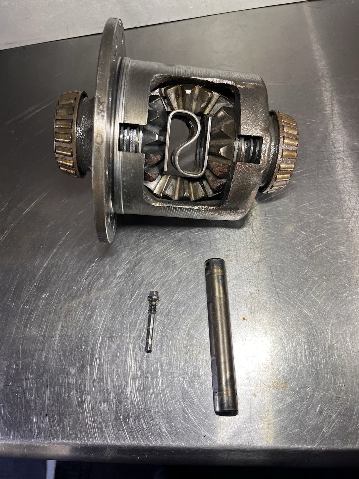 Mustang 8.8 Rear Differential Carrier 28 Spline OEM Limited Slip *Needs Rebuild