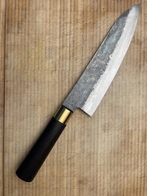 Handgefertigte Messer (Gyuto Form) aus Vietnam. Achtung: sehr scharf!!!