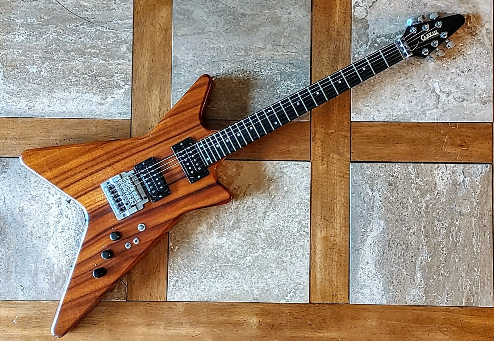 Carvin V220 Koa/Koa Neck USA 1985 ~  Kahler ~ Schaller ~ Seymour Duncan  ~ OHSC