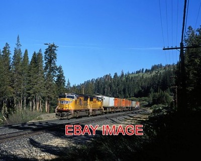 FOTO USA EISENBAHN UP 4939 ''Z-TRAIN'' AM NORDEN DONNER PASS. 12. Juni 2004
