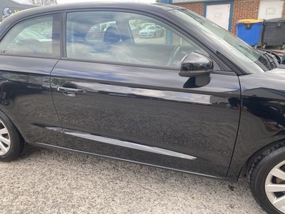 AUDI A1 8X 2010-2018 3 DR DOOR DRIVER SIDE COMPLETE BLACK LY9B