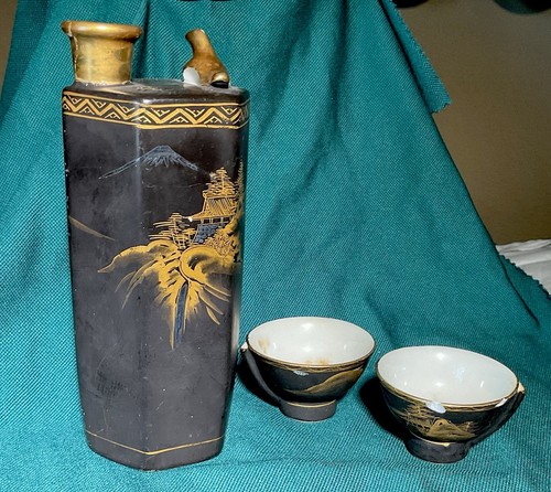 Antique Hexagonal Japanese Sake Bottle & Cups Singing Bird Mid-Century - Foto 1 di 7
