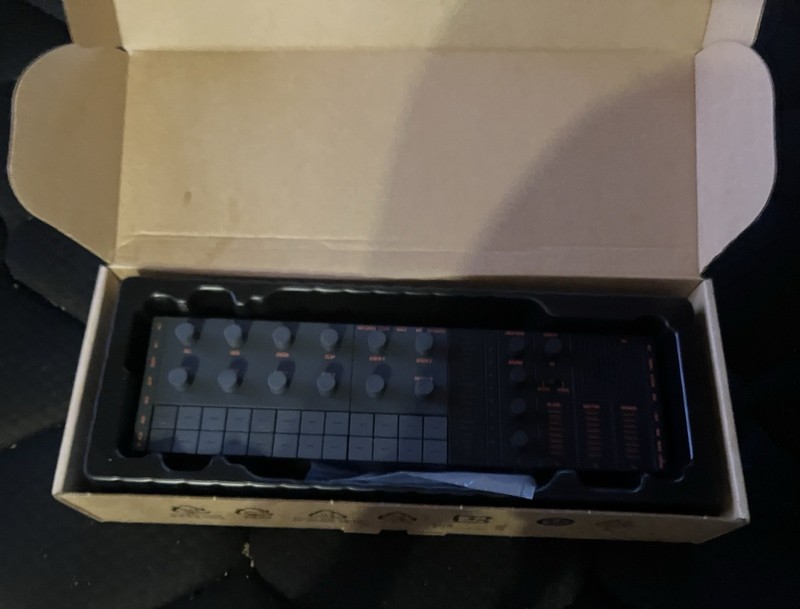 Yamaha SEQTRAK Tabletop Sampler & Sequencer w/ Pad Triggers, Black