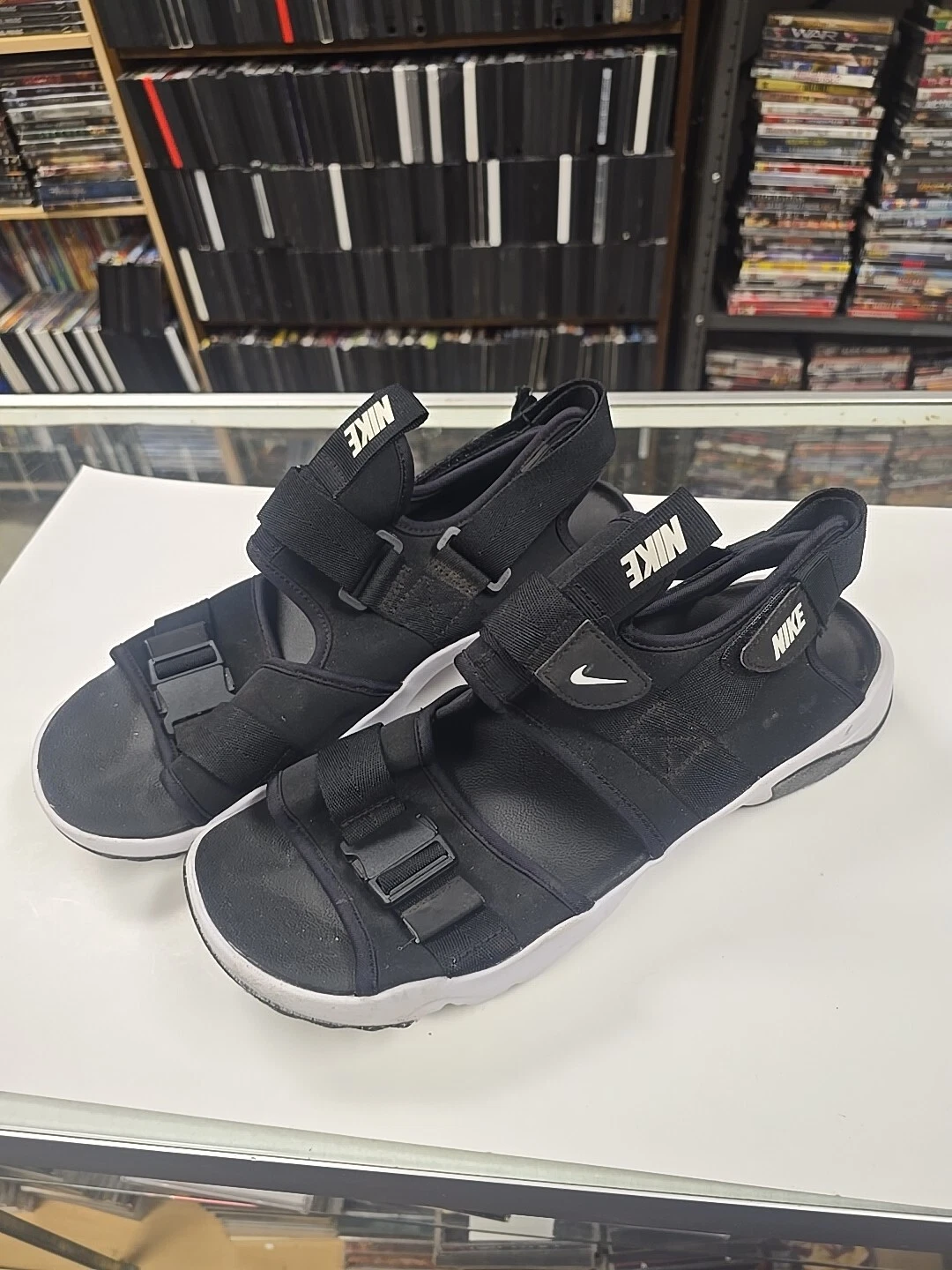 Sandali sportivi Nike Canyon da donna taglia 13 US neri bianchi regolabili indossati due volte