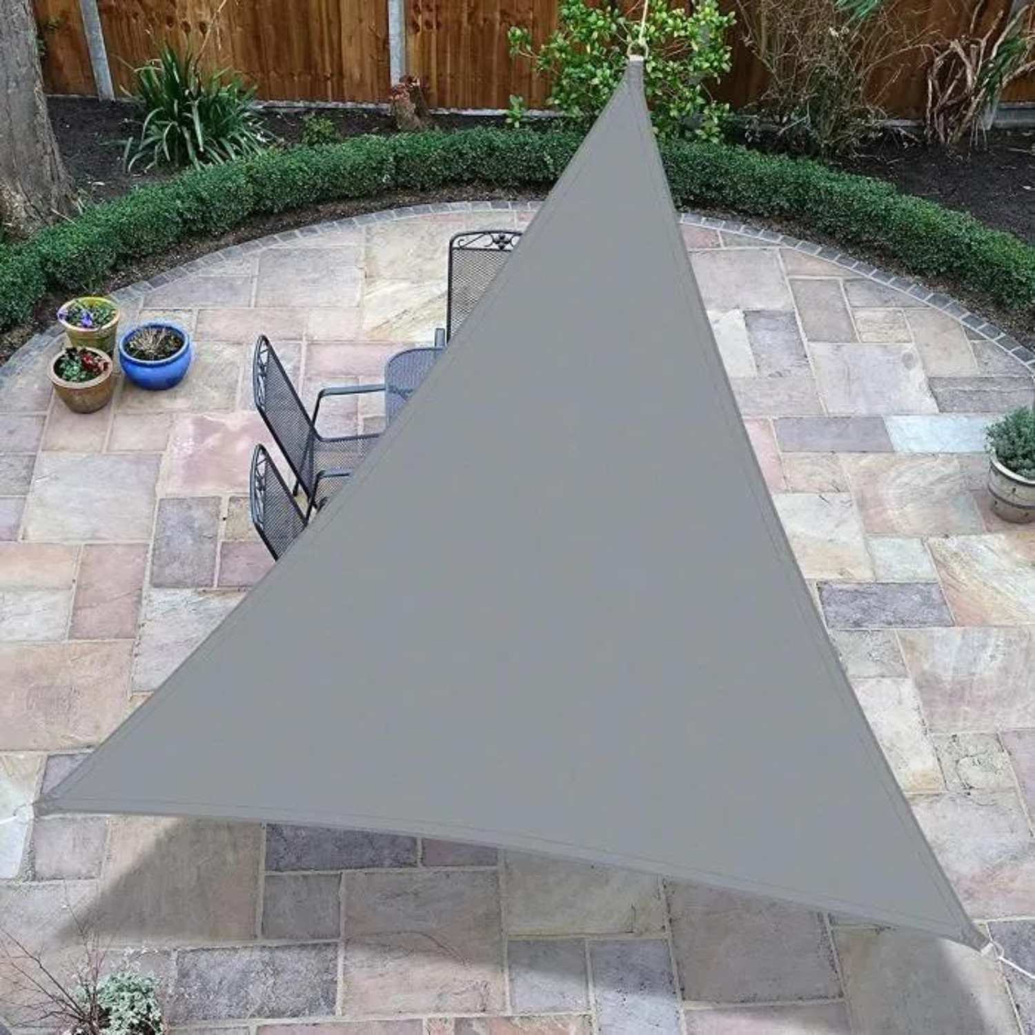 Voile d'ombrage triangulaire de terrasse 3x3x3m en PEHD beige pour repas extérieurs